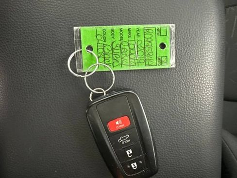 Used 2019 Toyota RAV4 XLE AWD/4WD image 32