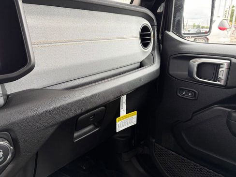 New 2026 Jeep Gladiator Sport AWD/4WD image 32