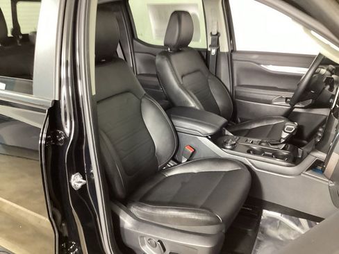 Used 2025 Ford Ranger Lariat w/ Black Appearance Package AWD/4WD image 32