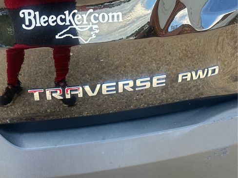 Used 2022 Chevrolet Traverse LT image 17