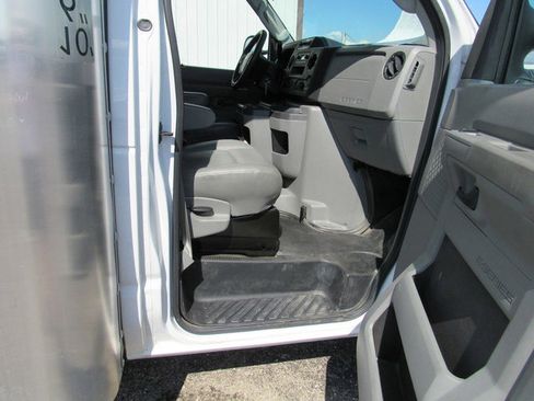 Used 2022 Ford E-350 and Econoline 350 Super Duty RWD image 12