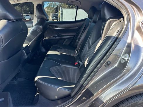 Used 2022 Toyota Camry SE FWD image 7