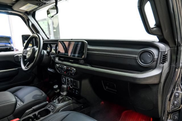 Used 2025 Jeep Gladiator Sport AWD/4WD image 17