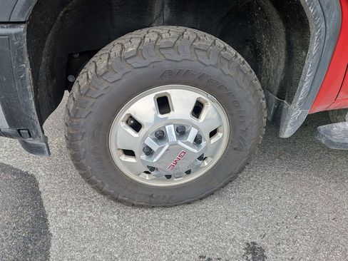 Used 2024 GMC Sierra 3500 SLE w/ SLE Value Package image 3