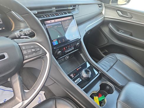 Used 2024 Jeep Grand Cherokee L Limited w/ Luxury Tech Group II image 24