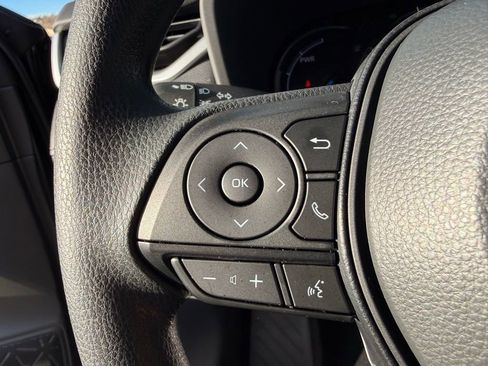 Used 2025 Toyota RAV4 LE image 21