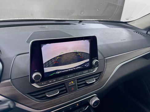 Used 2025 Nissan Altima 2.5 SV image 21