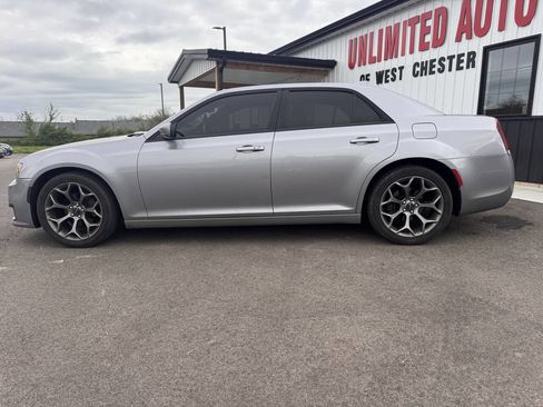 Used 2018 Chrysler 300 S image 12