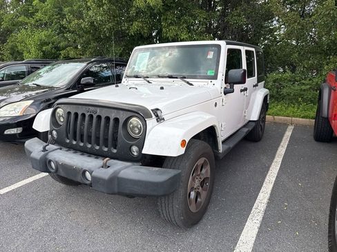 Used 2016 Jeep Wrangler Unlimited Sahara w/ Connectivity Group AWD/4WD image 2