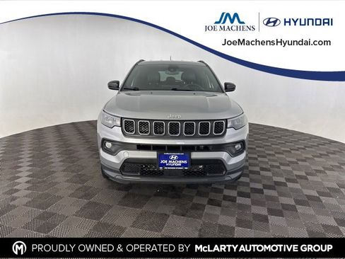 Used 2023 Jeep Compass Latitude image 3