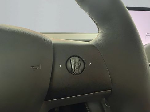 Used 2024 Tesla Model Y Long Range AWD/4WD image 19