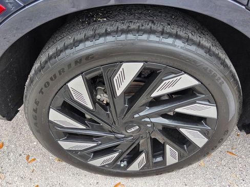 Used 2024 Lincoln Nautilus Reserve w/ Equipment Group 202A image 18