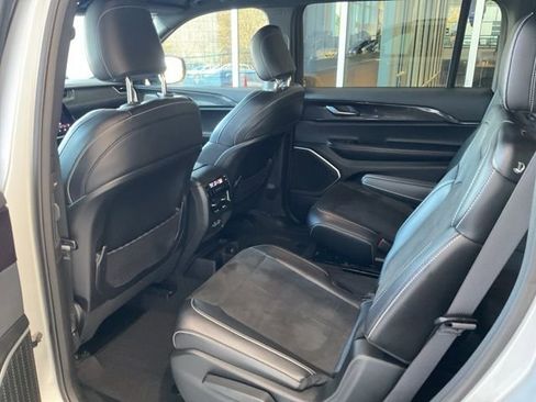 Used 2022 Jeep Grand Cherokee L Laredo image 15