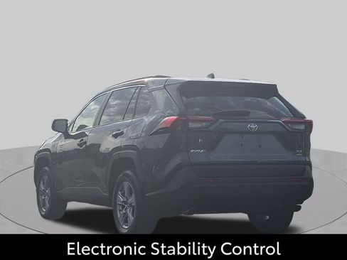Used 2025 Toyota RAV4 XLE AWD/4WD image 9