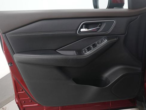 Used 2021 Nissan Rogue SV w/ Premium Package image 22