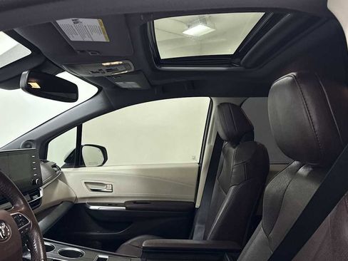 Certified 2021 Toyota Sienna Platinum image 24