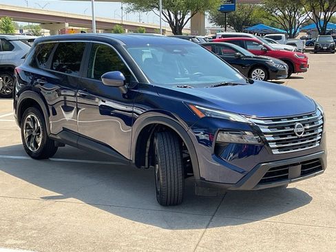 Used 2025 Nissan Rogue SV image 4