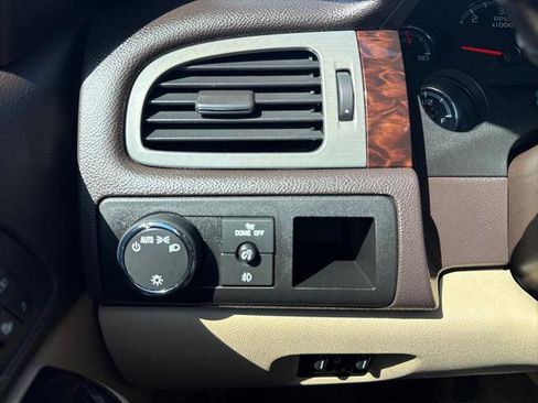 Used 2012 GMC Yukon XL Denali AWD/4WD image 17