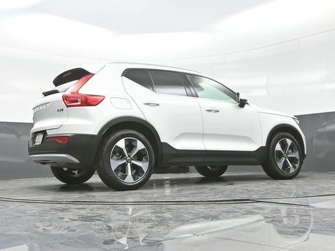 Used 2025 Volvo XC40 B5 Plus AWD/4WD image 28