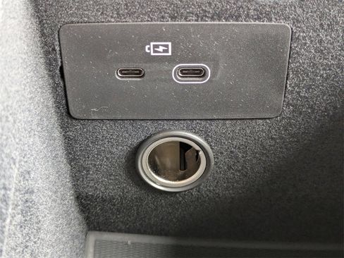 New 2026 Volvo XC90 B6 Plus image 32