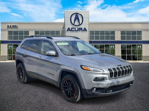 Used 2018 Jeep Cherokee Latitude w/ Altitude Package AWD/4WD image 7