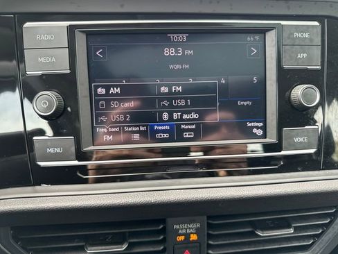 Certified 2023 Volkswagen Jetta SE w/ Panoramic Sunroof Package FWD image 27