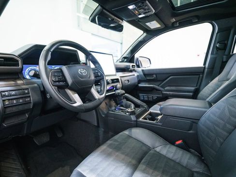 Certified 2025 Toyota 4Runner TRD Off-Road Premium AWD/4WD image 4