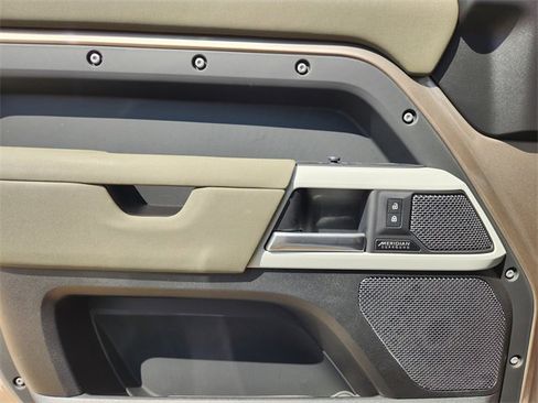 Used 2023 Land Rover Defender 110 SE image 23