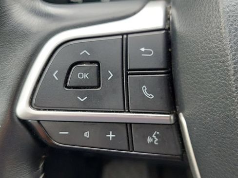 Used 2023 Toyota Highlander LE FWD image 34