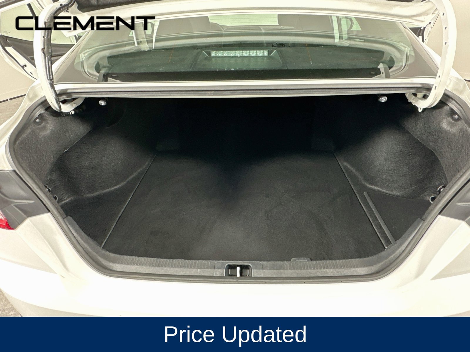 Used 2025 Toyota Camry LE FWD image 9