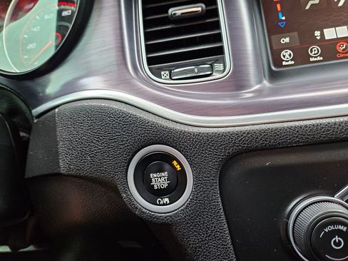 Used 2018 Dodge Charger SXT RWD image 24