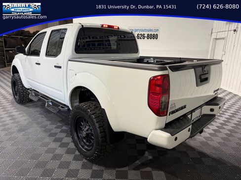 Used 2021 Nissan Frontier SV w/ Midnight Edition Floor Mats image 7