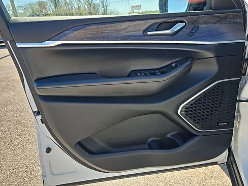 Used 2021 Jeep Grand Cherokee L Limited image 13