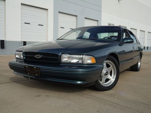 Used 1996 Chevrolet Impala SS image 3
