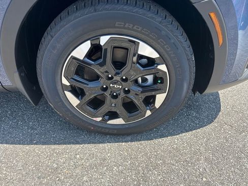 Certified 2025 Kia Sorento S w/ Panoramic Sunroof Package FWD image 12
