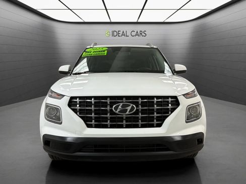 Used 2025 Hyundai Venue SEL FWD image 2