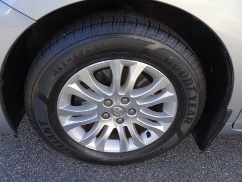 Used 2016 Toyota Sienna XLE image 38