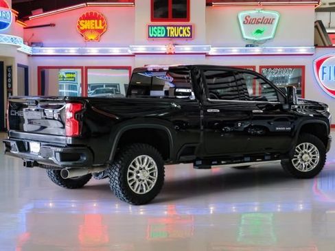 Used 2022 Chevrolet Silverado 3500 High Country w/ Technology Package AWD/4WD image 3