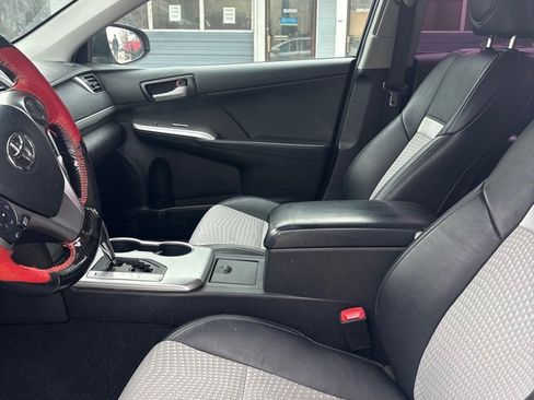 Used 2014 Toyota Camry SE image 9
