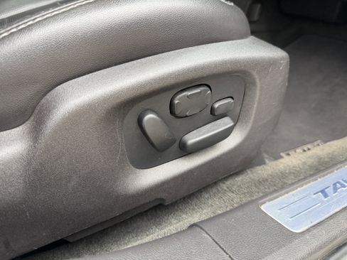 Used 2014 Ford Taurus Limited w/ Equipment Group 301A FWD image 20