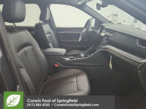 Used 2025 Jeep Grand Cherokee Limited w/ Trailer Tow Package image 31