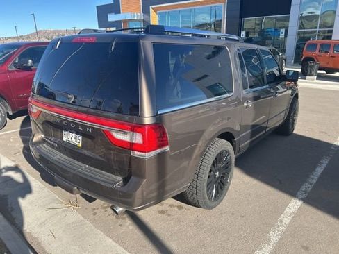Used 2017 Lincoln Navigator L Select image 2