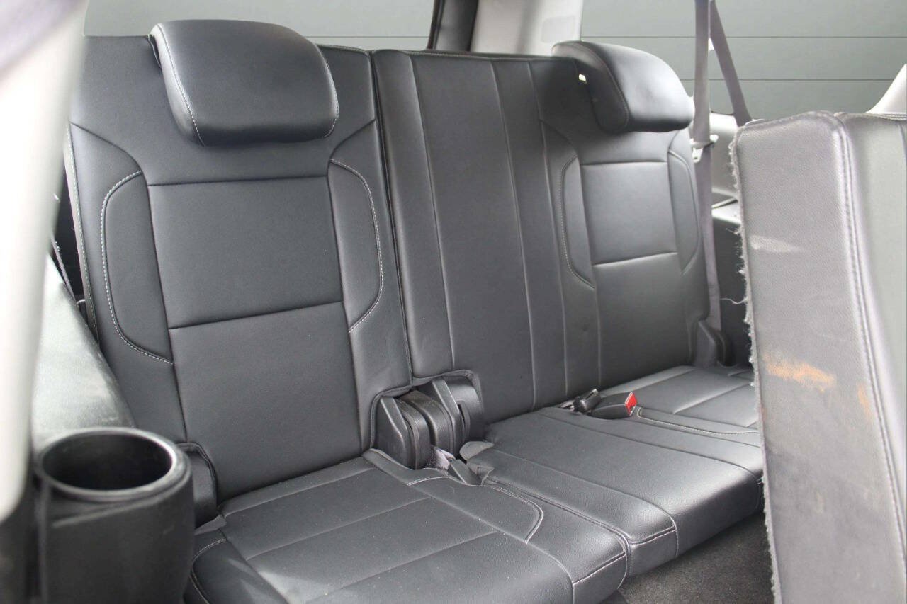 Used 2017 Chevrolet Suburban LT AWD/4WD image 19