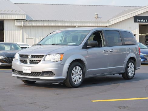 Used 2018 Dodge Grand Caravan SE w/ UConnect Hands-Free Group FWD image 7