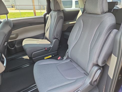 New 2026 Kia Carnival LX FWD image 6