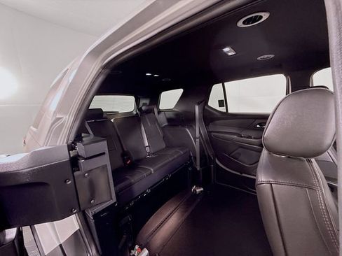 Used 2022 Chevrolet Traverse RS FWD image 28