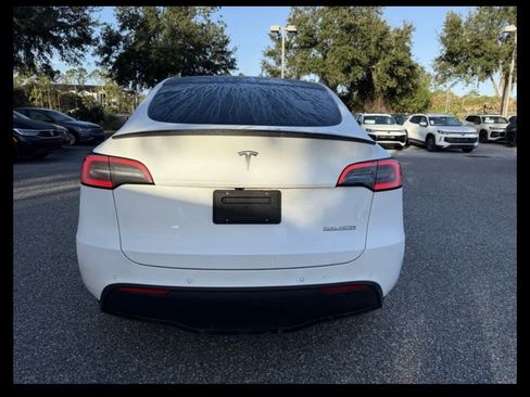 Used 2022 Tesla Model Y Performance image 9