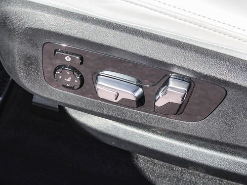 Used 2026 BMW X7 xDrive40i w/ M Sport Package AWD/4WD image 21