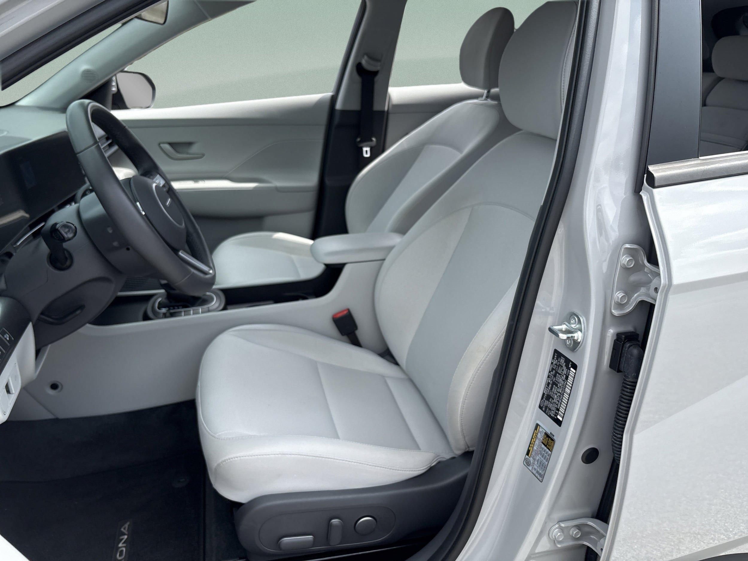 Used 2025 Hyundai Kona SEL FWD image 23