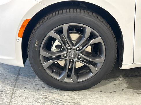 New 2026 Chrysler Pacifica Select image 11